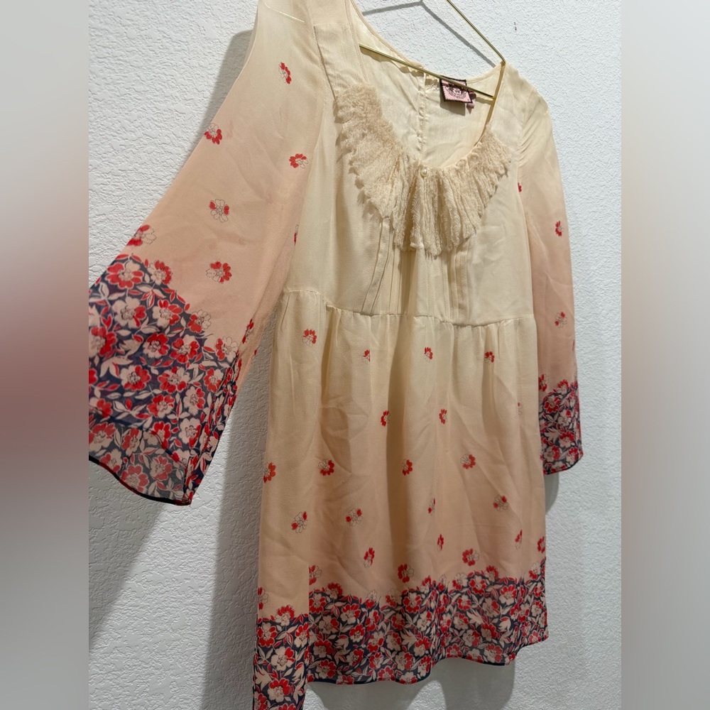 Juicy Couture 100% silk satin floral pleated Beige flowy Top - Picture 2 of 6